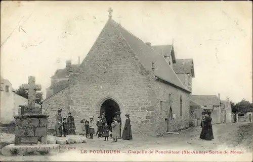 Ak Pouliguen Loire-Atlantique, Chapelle de Penchateau Ste Anne, sortie de messe