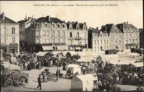 Ak Cholet Maine et Loire, La Place Travot un samedi, jour de marche