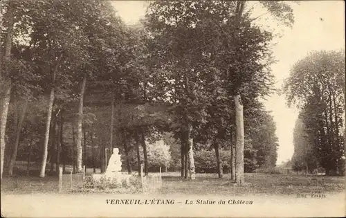 Ak Verneuil l'Étang Seine et Marne, La Statue du Chateau