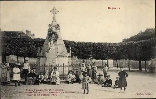 Ak Bagneux Hauts de Seine, Place Dampierre, Monument du Commandat 1er Bataillon de Mobiles