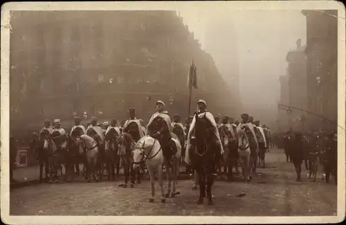 Ak Paris, Funerailles du Marechal Foch 1929, Escorte de Spahis Marocains