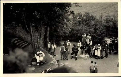 Foto Ak Wilthen im Kreis Bautzen Sachsen, Aufführung in Tracht