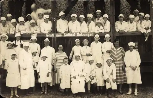 Foto Ak Bad Salzungen in Thüringen, Gruppenportrait, Solbad