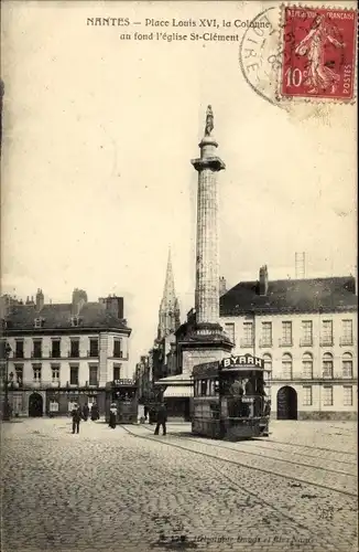 Ak Nantes Loire Atlantique, Place Louis XVI, la colonne, l'eglise St Clement