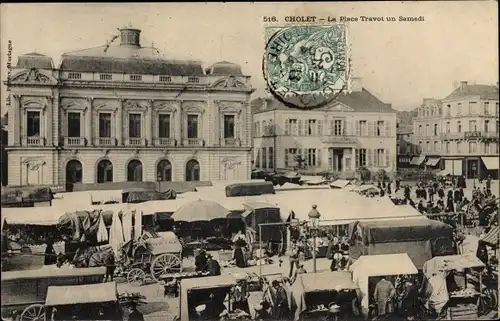 Ak Cholet Maine et Loire, La Place Travot un Samedi