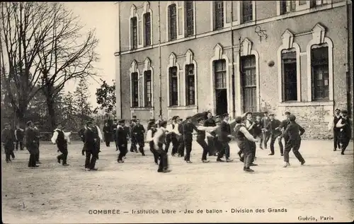 Ak Combrée Maine et Loire, Institution Libre, Jeu de ballon, Division des Grands