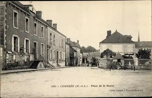 Ak Combrée Maine et Loire, Place de la Mairie