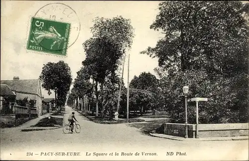 Ak Pacy sur Eure Eure, Le Square et la Route de Vernon