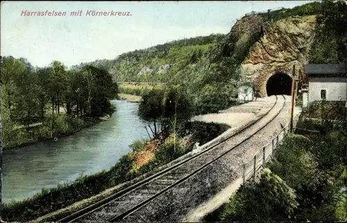 Ak Niederwiesa Sachsen, Harrasfelsen mit Körnerkreuz, Gleise, Zieher Nr. 9356