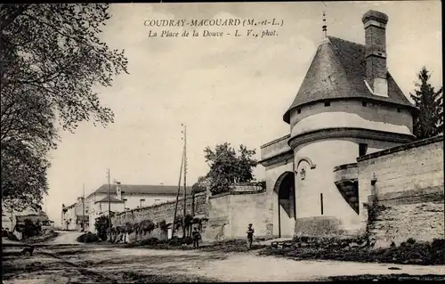 Ak Coudray Macouard Maine-et-Loire, La Place de la Douve