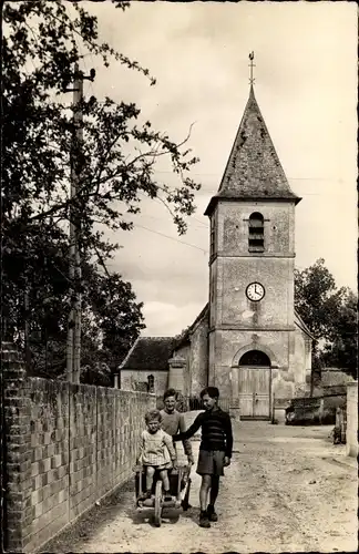 Ak Bernieres sur Mer Calvados, Eglise et Monument aux Morts