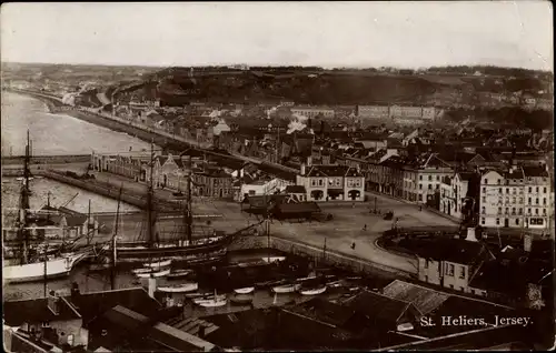 Ak Saint Helier Kanalinsel Jersey, Blick auf den Ort