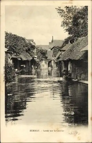 Ak Bernay Eure, Lavoir sur le Cosnier