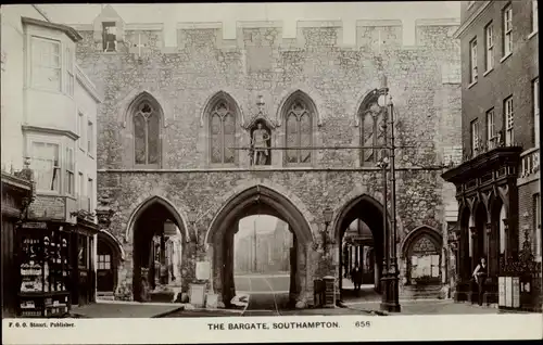 Ak Southampton South East England, Bargate, Geschäfte