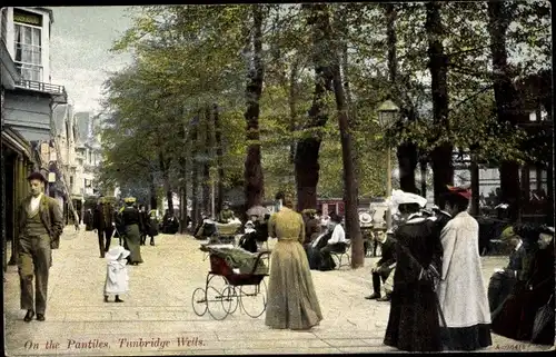 Ak Tunbridge Wells Kent, On the Pantiles