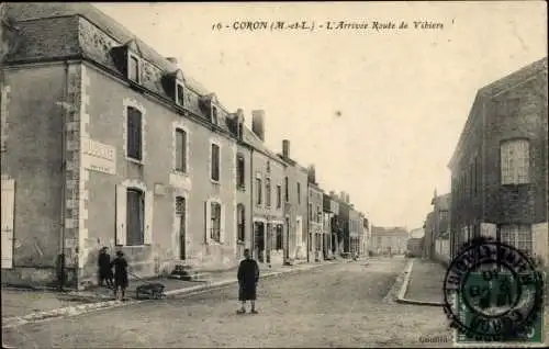 Ak Coron Maine et Loire, L'Arrivée Route de Vihiers