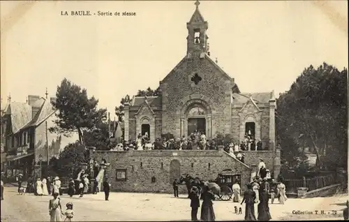 Ak La Baule Loire Atlantique, Sortie de messe