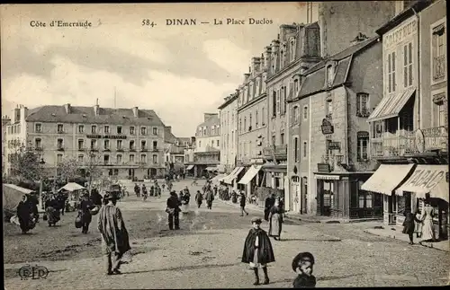 Ak Dinan Côtes-d’Armor, La Place Duclos