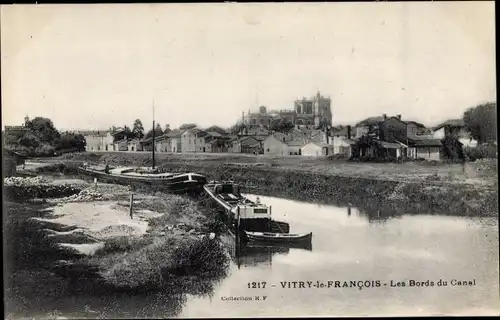 Ak Vitry le François Marne, Les Bords du Canal