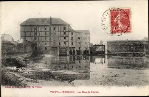 Ak Vitry le François Marne, Les Grands Moulins