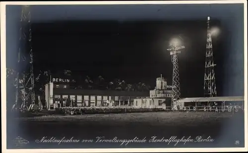 Foto Berlin Tempelhof, Nachtaufnahme vom Verwaltungsgebäude, Zentralflughafen