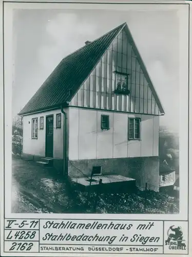 Foto Siegen in Westfalen, Stahllamellenhaus mit Stahlbedachung