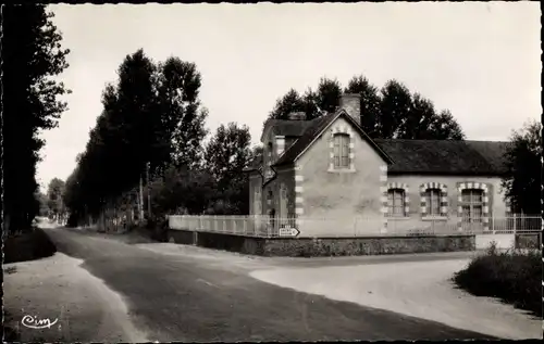 Ak Linieres Bouton Maine-et-Loire, L'Ecole