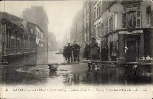 Ak Levallois Perret Hauts de Seine, La Crue de la Seine, Janvier 1910, Rue des Freres Herbert