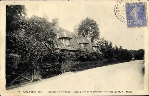 Ak Cocherel Eure, Chaumiere Normande faisant partie de la premiere residence de M. A. Briand