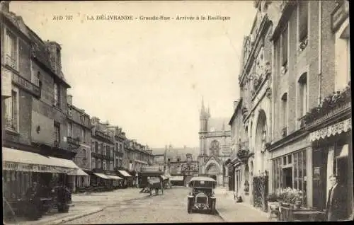 Ak La Delivrande Calvados, Grande Rue, Arrivee a la Basilique
