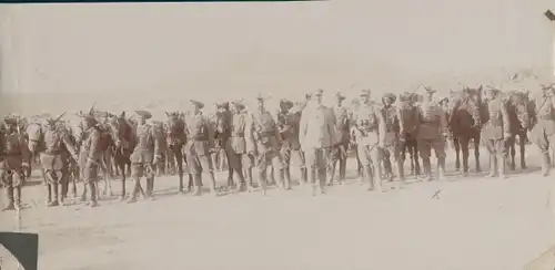 Foto Keetmanshoop Namibia, DSWA, Mitglieder der Kolonialen Schutztruppe mit Pferde, Gruppenbild