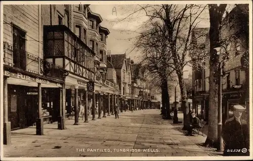 Ak Tunbridge Wells Kent, The Pantiles, Fur Shop