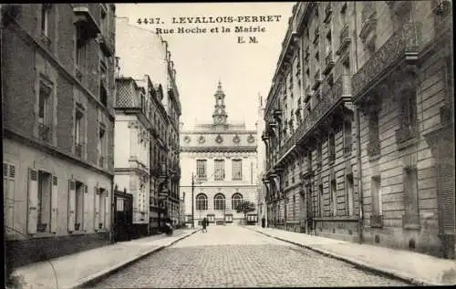 Ak Levallois Perret Hauts de Seine, Rue Roche et la Mairie