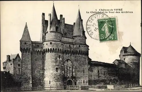 Ak Vitré Ille-et-Vilaine, Le Chatelet et la Tour des Archives