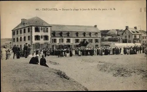 Ak Tregastel Cotes d'Armor, Devant la plage le jour de la fete du pays