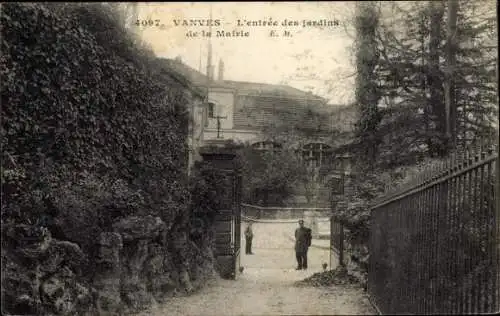 Ak Vanves Hauts de Seine, L'entree des jardins de la Mairie