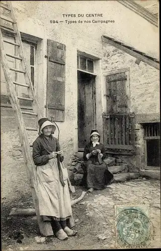 Ak Types du Centre, Typed de nos Campagnes, strickende Frauen in Trachten