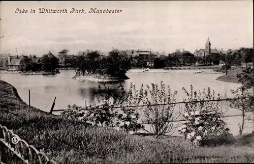 Ak Manchester North West England, Lake in Whitworth Park