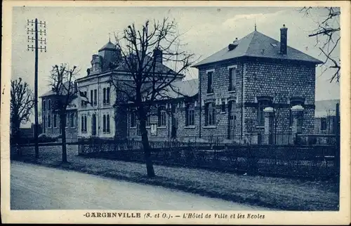 Ak Gargenville Yvelines, L'Hotel de Ville et les Ecoles