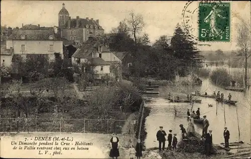 Ak Denée Maine et Loire, Un Dimancbe pendant la Crue, Habitants de la Ville