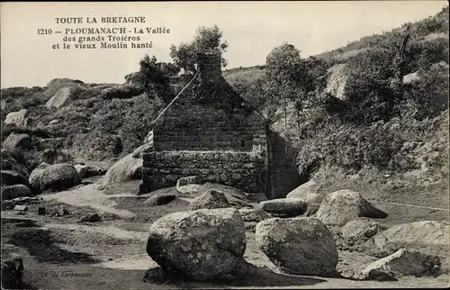 Ak Ploumanac'h Cotes d'Armor, La Vallee des grand Troieros et le vieux Moulin hante