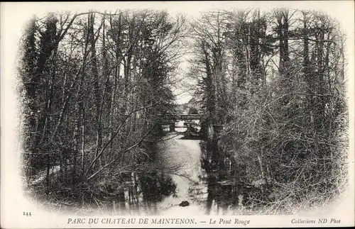 Ak Maintenon Eure et Loir, Parc du Chateau, Le Pont Rouge