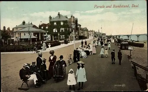 Ak Deal South East England, Parade and Bandstand, Mann im Rollstuhl