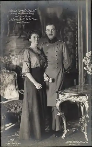 Ak Herzog Ernst August von Braunschweig, Prinzessin Victoria Luise von Preußen, Portrait