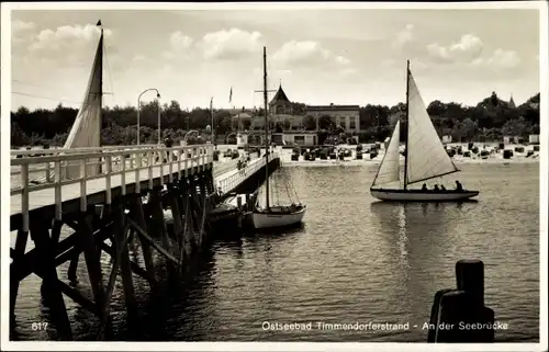 Ak Ostseebad Timmendorfer Strand, Segelboote an der Seebrücke, Strand