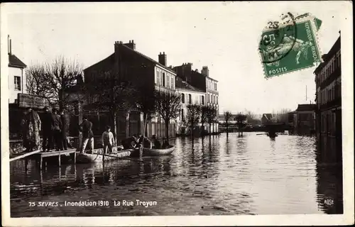 Ak Sevres Hauts de Seine, Inondation 1910, La Rue Troyon