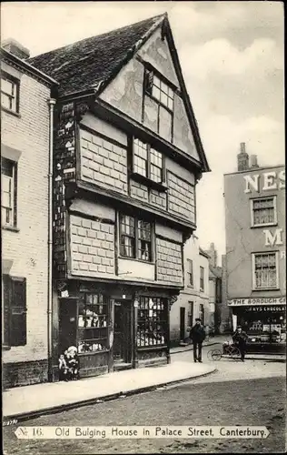 Ak Canterbury Kent England, Old Bulging House in Palace Street