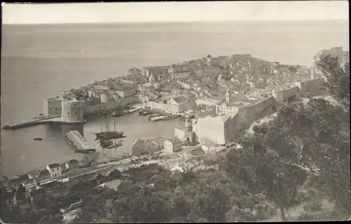 Foto Ak Ragusa Dubrovnik Kroatien, Blick auf den Ort, Hafen