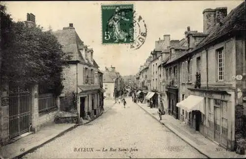 Ak Bayeux Calvados, La Rue Saint Jean