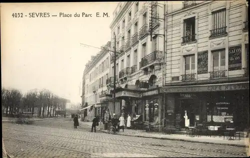 Ak Sevres Hauts de Seine, Place du Parc